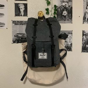 Herschel Retreat Backpack in grey